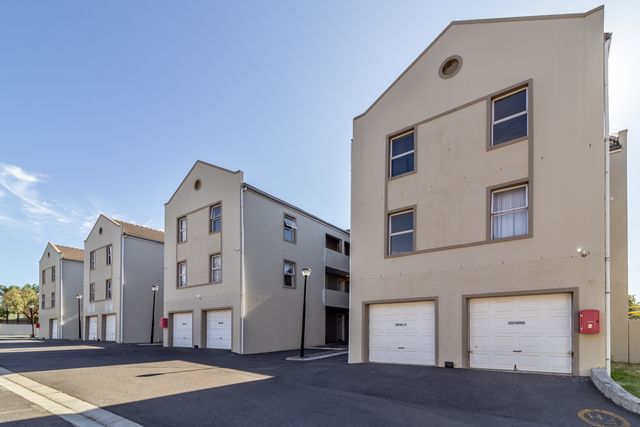 To Let 3 Bedroom Property for Rent in Wellington Central Western Cape